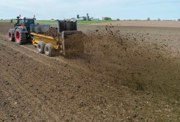 Choosing the Right Manure Spreader