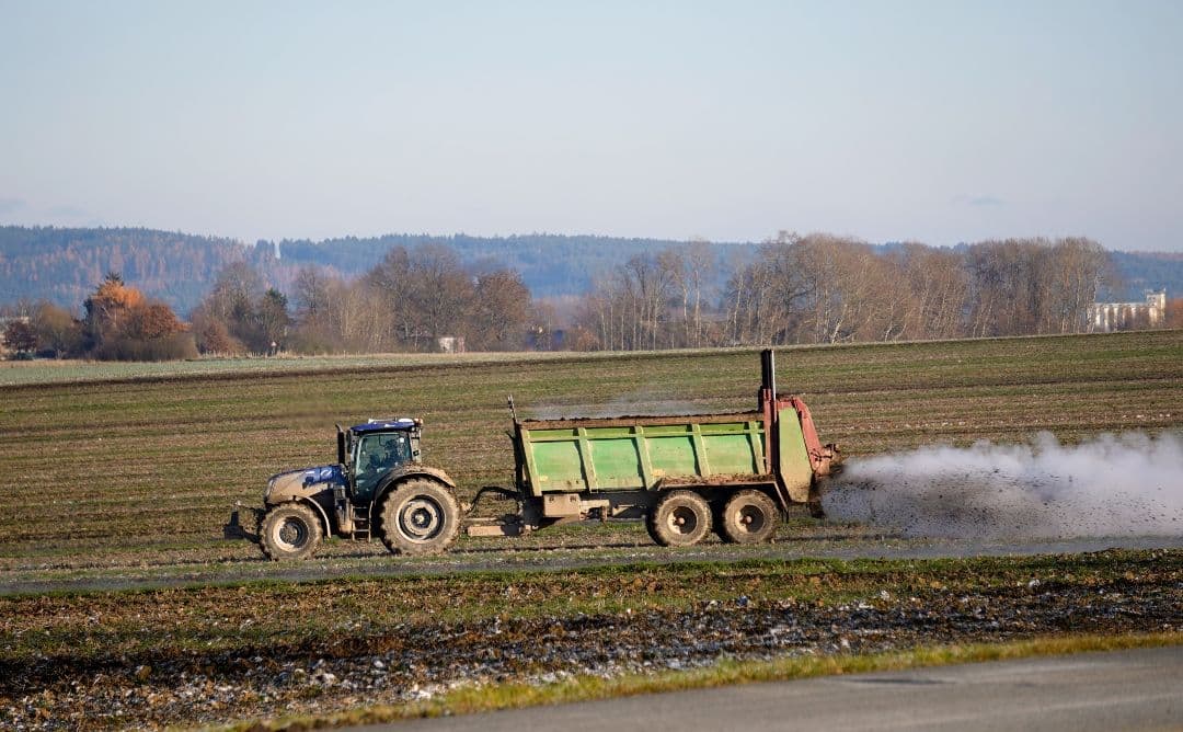 tractor fertilizing field